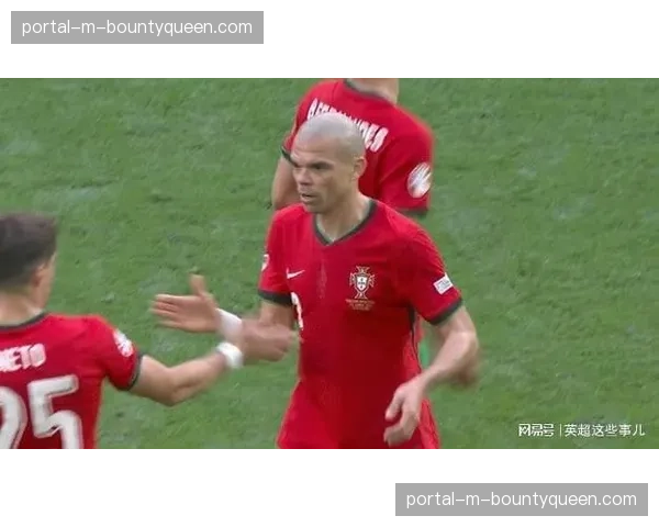 训练场上，40岁的佩佩依然在加练头球，为世界杯做最后准备