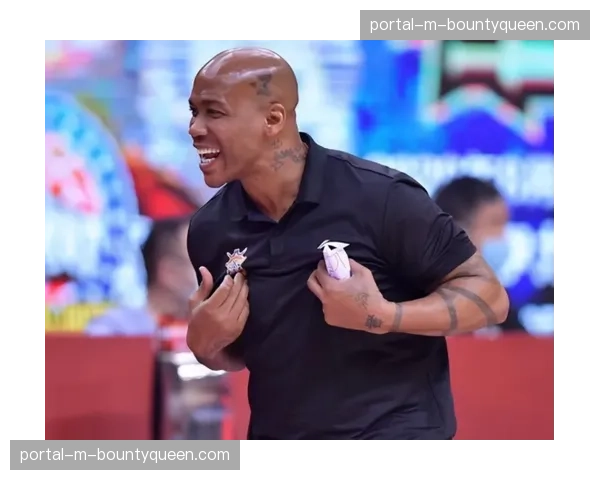 消息：足协召开裁判研讨会，统一对边路身体对抗、阻挡传中线路的吹罚尺度