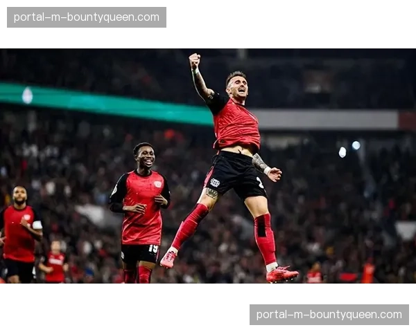 现场:勒沃库森连入两球,客场暂时2-1反超法兰克福 现场:勒沃库森连入两球,客场暂时2-1反超法兰克福