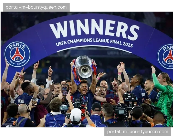 巴黎圣日耳曼发布欧冠主题海报，姆巴佩、登贝莱出镜