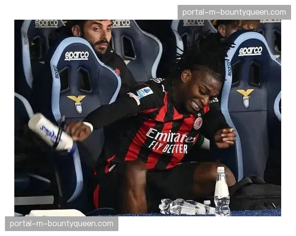 巴萨有意米兰前锋莱奥，但优先处理拉什福德买断事宜